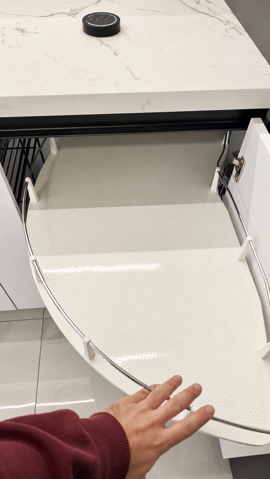 Pullout semicircular basket
