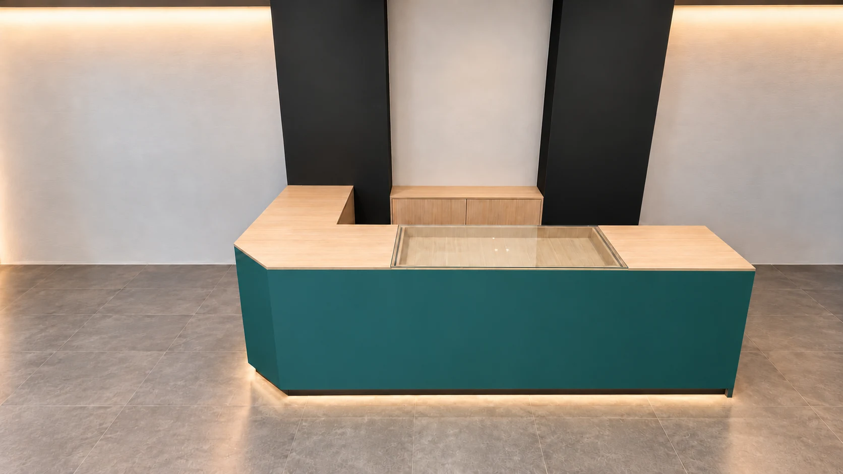 Retail counter with an inset glass surface